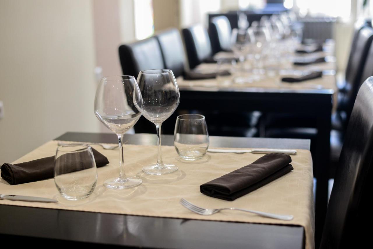 Logis Le Saint Hubert Hotel Haybes Ngoại thất bức ảnh