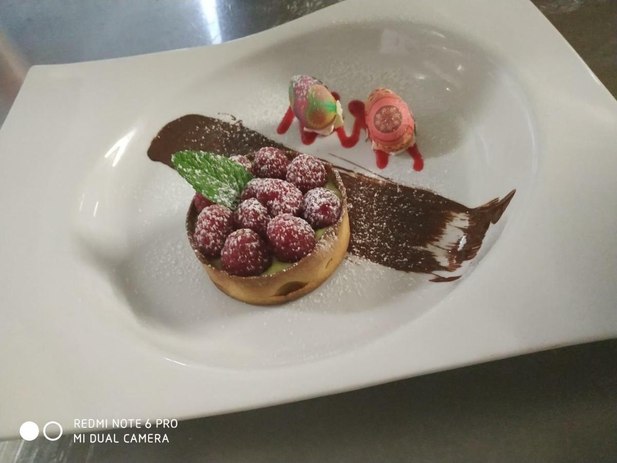 Logis Le Saint Hubert Hotel Haybes Ngoại thất bức ảnh